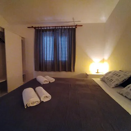 Ervin Cosy Two Bedroom Apartment Center Novalja Exterior photo