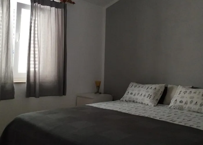 Ervin Cosy Two Bedroom Apartment Center