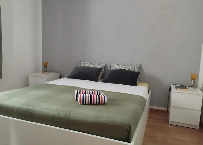Ervin Cosy Two Bedroom Apartment Center