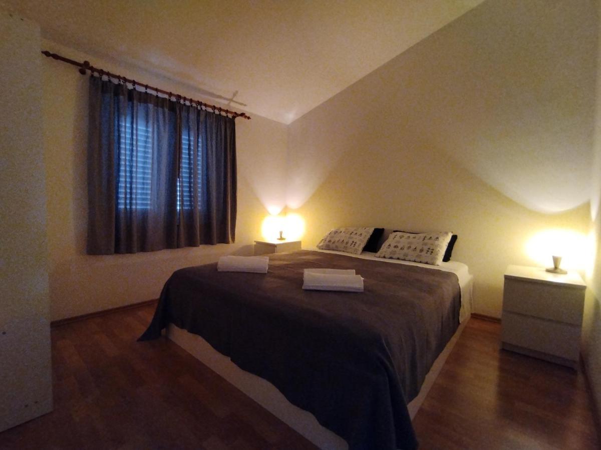 Ervin Cosy Two Bedroom Center Apartment