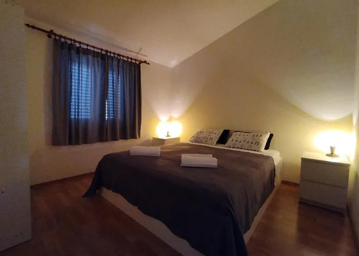 Ervin Cosy Two Bedroom Apartment Center